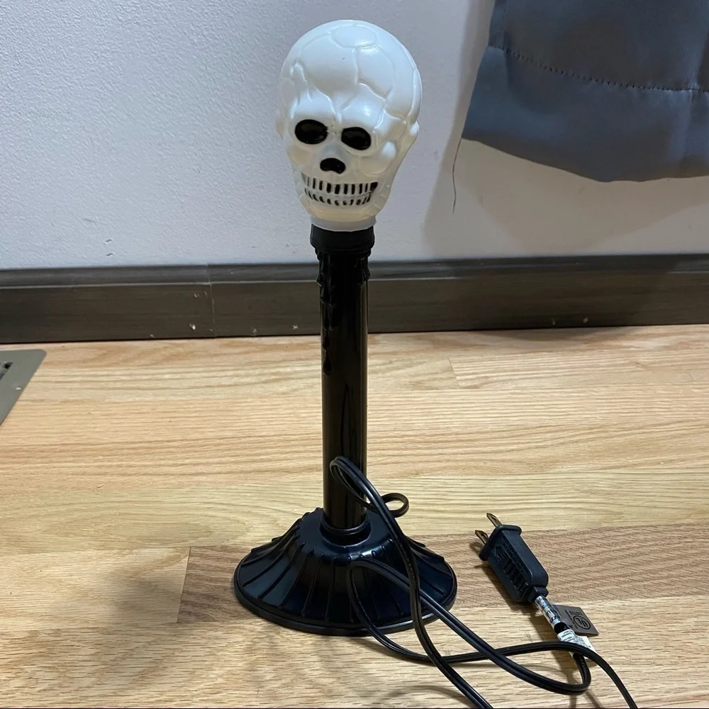 Vintage skull blow